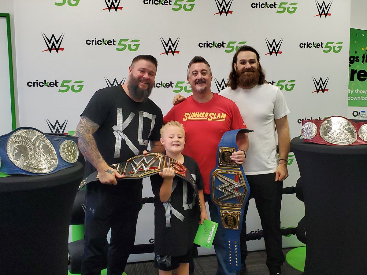 Barbituous's tweet image. Merci @FightOwensFight et @SamiZayn d'avoir rendu la journée de mon fils. Ce sera un souvenir pour toute une vie! ❤️