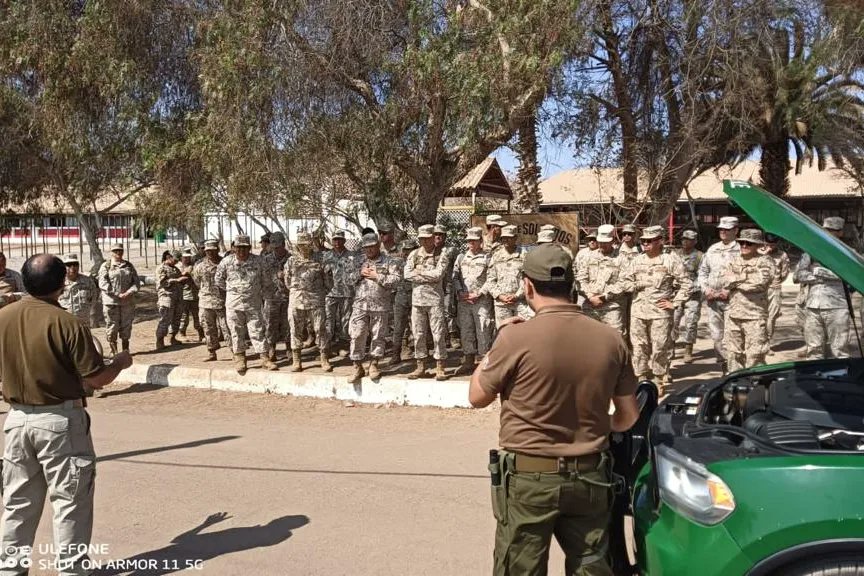 Continúa la capacitación de Carabineros de Chile al personal de la 1ra Brigada Acorazada"Coraceros", los cuales recibieron instrucciones teóricas y prácticas, sobre “Técnicas de intervención policial y Derechos Humanos”.