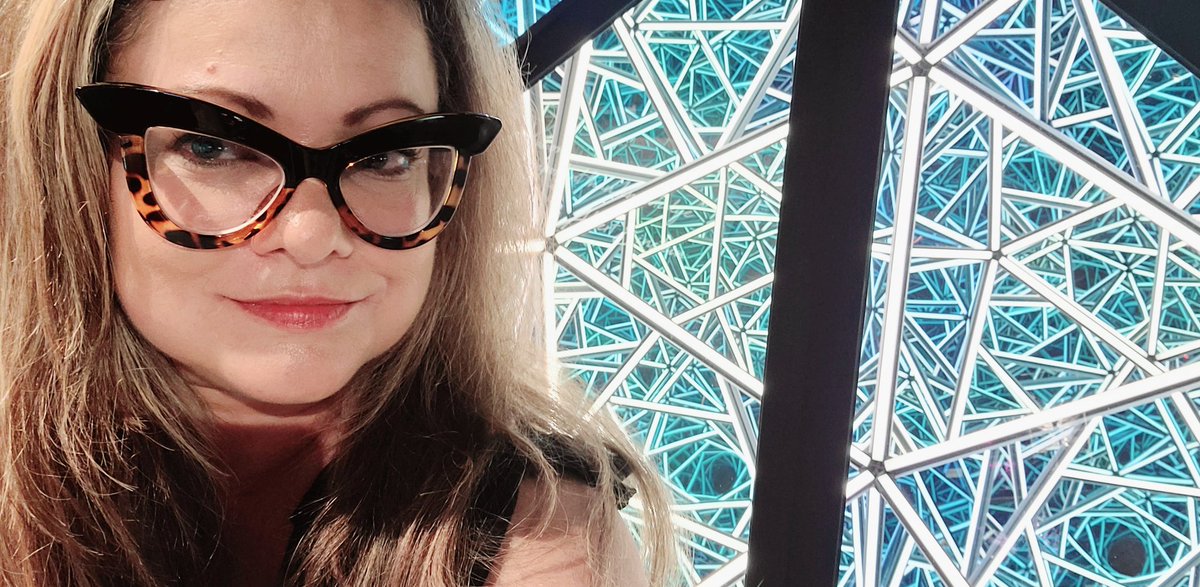 KRYSTEECLARK's tweet photo. Endless inspiration at the Imagine Museum...

#imaginemuseum #stpetersburgflorida #art #mannequin #retrofuture #local #glass #infinity #sunsetmarket https://t.co/o7OmqQ11nn