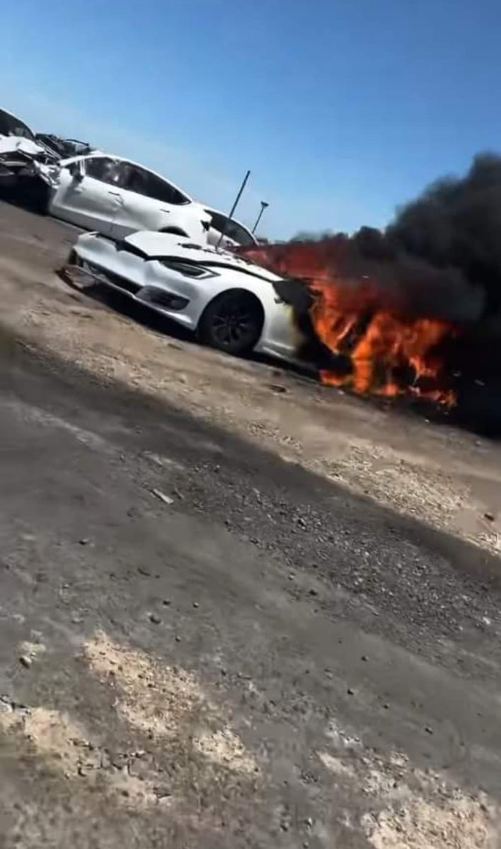 exRAF_Al's tweet photo. It took firefighters 4 hours and 16,000 litres of water to prevent the batteries on this Tesla from reigniting. Eventually they had to dig a hole, fill it with water and drag the electric vehicle into the pool of water to extinguish the blaze once and for all. https://t.co/vda5AGzwgs