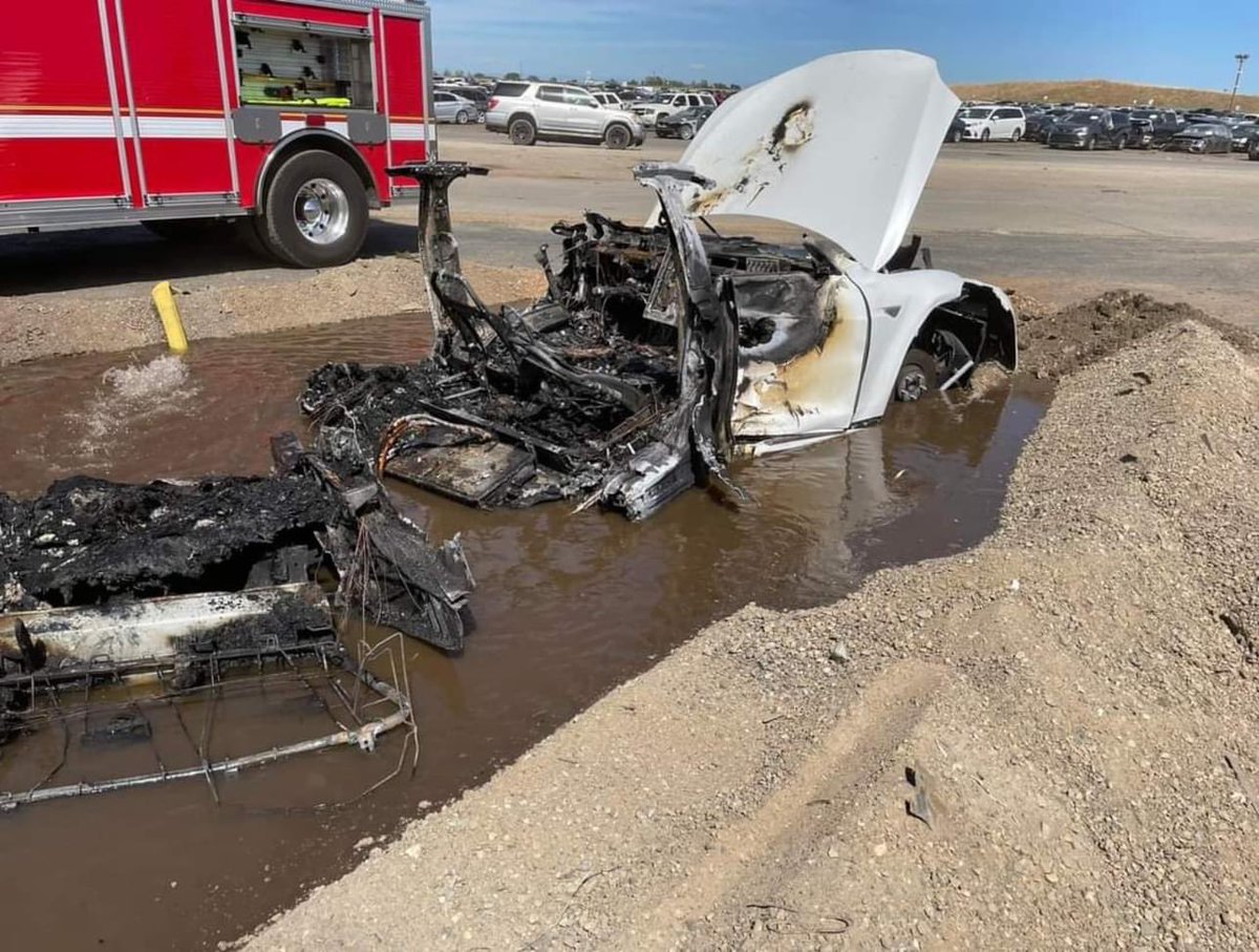 exRAF_Al's tweet photo. It took firefighters 4 hours and 16,000 litres of water to prevent the batteries on this Tesla from reigniting. Eventually they had to dig a hole, fill it with water and drag the electric vehicle into the pool of water to extinguish the blaze once and for all. https://t.co/vda5AGzwgs