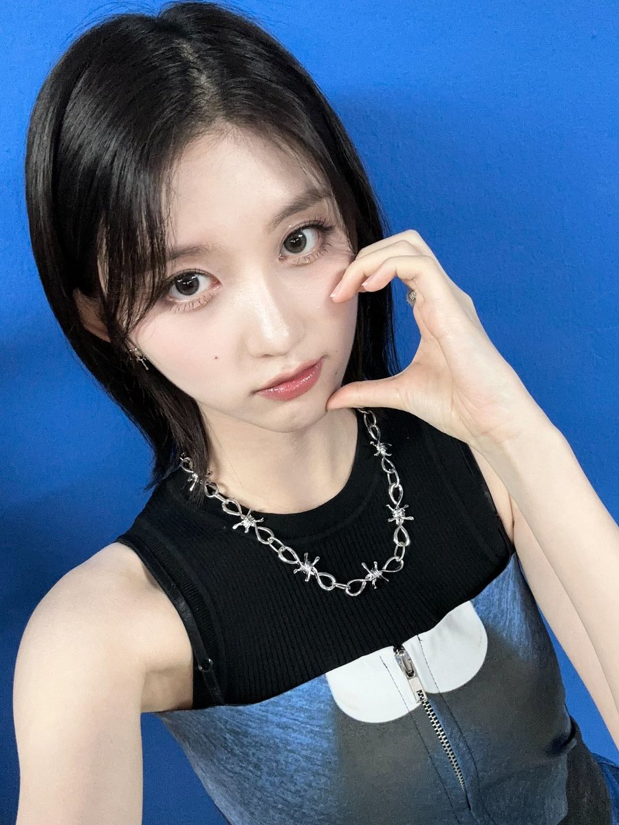 IVE_twt's tweet photo. I WANT PEPSI💙🖤💙🖤

#IVE #아이브 #GAEUL #가을 https://t.co/3t13dIonRt