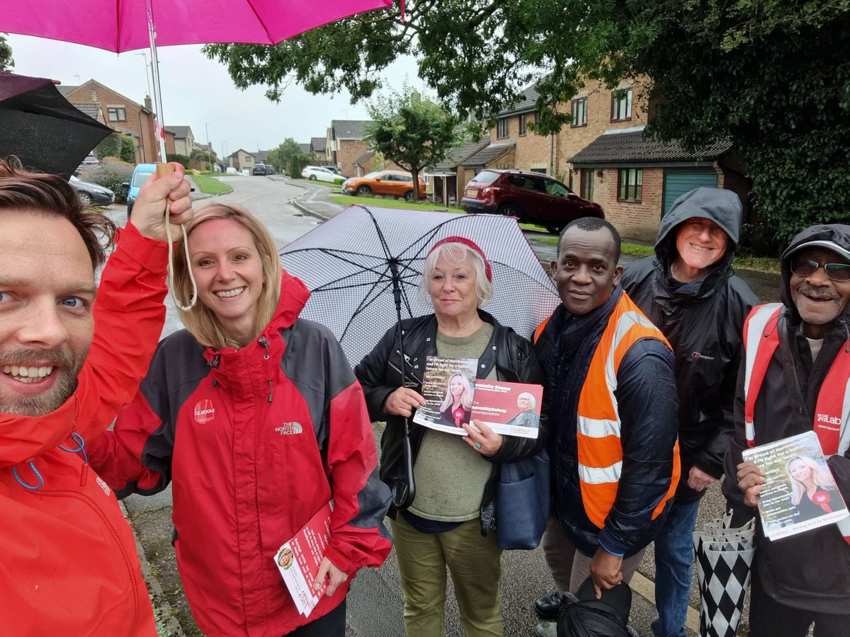 Our committed (& now slightly soggy) #NorthamptonNorth Labour team were out talking to residents in Spring Park this morning ☔️ Lots of really good conversations about the change people want to see - thanks as ever to all who engaged with us 🙏👍