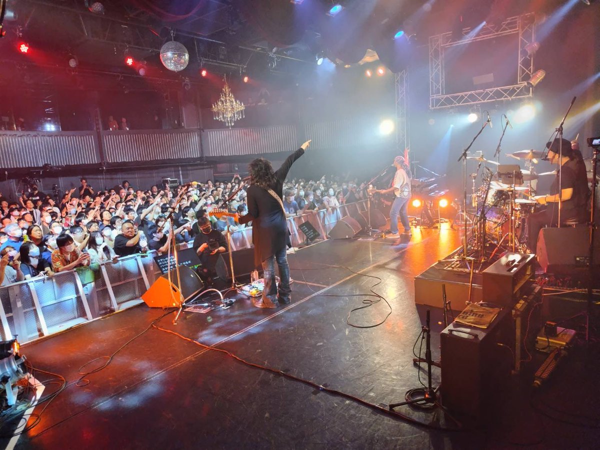 MOJOST_official's tweet photo. 【#HUMMINGBIRD】

復活のNEWシングル『Twilight』発売記念ツアー 💿

「HUMMING BIRD Twilight Tour」

千秋楽✨新宿ReNY公演ありがとうございました🕊️

この復活をしっかりと心に焼き付けることができました。
本当に最高のツアーでした✌️
もう解散しません!!!

これからの活動をお楽しみに🌈 https://t.co/ipqg2KrSXH