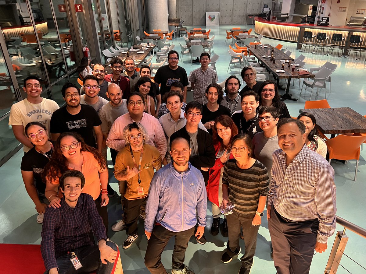 sandeshr's tweet photo. A good evening with the #OracleAHF team at  #Guadalajara #LatamTour2023 #Mexico @laouc @ramirogz @OracleDatabase https://t.co/lTVQoMFvTj