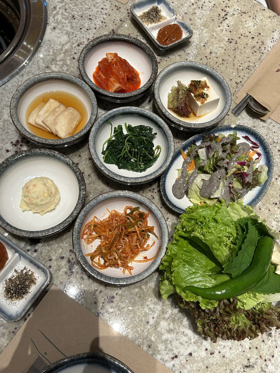 MM_sharing's tweet photo. ปิ้งย่างในพารากอน เครื่องเคียงเพียบอร่อยทุกอย่าง สามชั้นปิ้งมาแบบกรอบๆเลย จิ้มเกลือน้ำมันงาคือที่สุด จับแชเส้นเหนียวหนึบกินเพลินๆ ที่นี่มีน้ำจิ้มซีฟู้ดให้ด้วยนะ กินออกมาแล้วแอบหิวน้ำหน่อยๆ 5555 แต่อร่อยแหละไปลอง 

📍Maple tree house ชั้น G Siam Paragon https://t.co/b9Zs212bgF