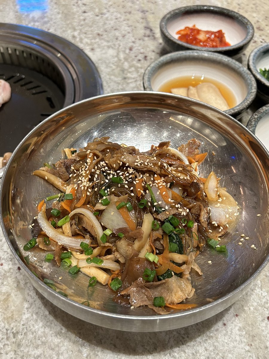 MM_sharing's tweet photo. ปิ้งย่างในพารากอน เครื่องเคียงเพียบอร่อยทุกอย่าง สามชั้นปิ้งมาแบบกรอบๆเลย จิ้มเกลือน้ำมันงาคือที่สุด จับแชเส้นเหนียวหนึบกินเพลินๆ ที่นี่มีน้ำจิ้มซีฟู้ดให้ด้วยนะ กินออกมาแล้วแอบหิวน้ำหน่อยๆ 5555 แต่อร่อยแหละไปลอง 

📍Maple tree house ชั้น G Siam Paragon https://t.co/b9Zs212bgF