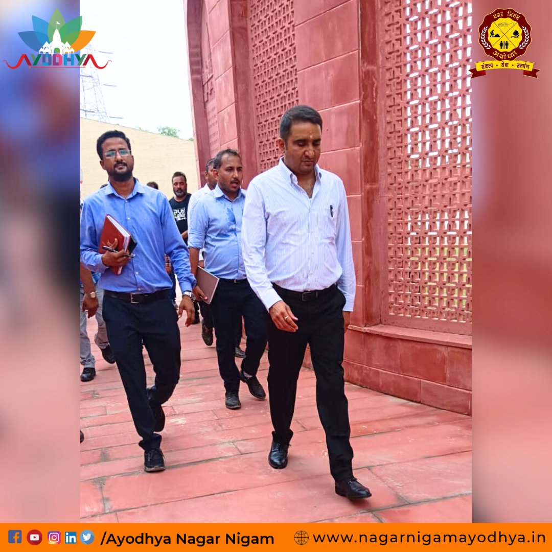 AyodhyaNgrNigam's tweet image. माननीय नगर आयुक्त महोदय श्री विशाल सिंह जी द्वारा चौधरी चरण सिंह घाट, क्वीन हो मेमोरियल पार्क व भजन संध्या स्थल सहित विभिन्न क्रियान्वित विकास योजनाओ का स्थलीय निरिक्षण किया। 
.
.
.
#inspection #iasvishalsingh