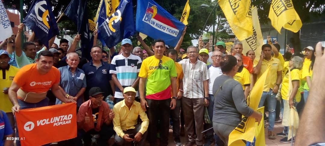PUDApure25's tweet photo. Este #4agosto , se realizó una  actividad de calle en el municipio San Fernando del estado Apure.
conformada por todos los factores politicos, comprometidos con la eleccion primarias que se materializara el #22Oct.
Durante la  actividad se pudo hacer  volanteo de los  candidatos. https://t.co/xlAT5ZvT4f