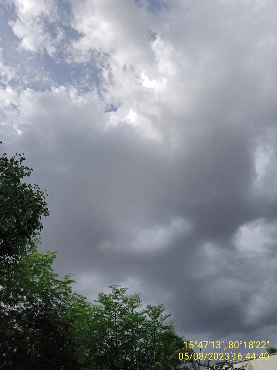 Suryanara1Gutti's tweet photo. Good evening dear friends.
Some passing dark clouds.
#vetapalem #naturelovers
#naturebeauty
#photography #eveningclouds https://t.co/X8DJsBVSb6