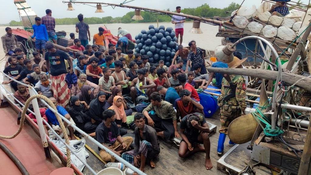 Heartbreaking News

72 #Rohingya refugees have been imprisoned by authorities in Laputta township Irrawaddy, #Myanmar.  For all the displaced communities, we demand justice and safety. International community must act for refugees. #StandWithRefugees #NoMoreDetentions 
©️RFA