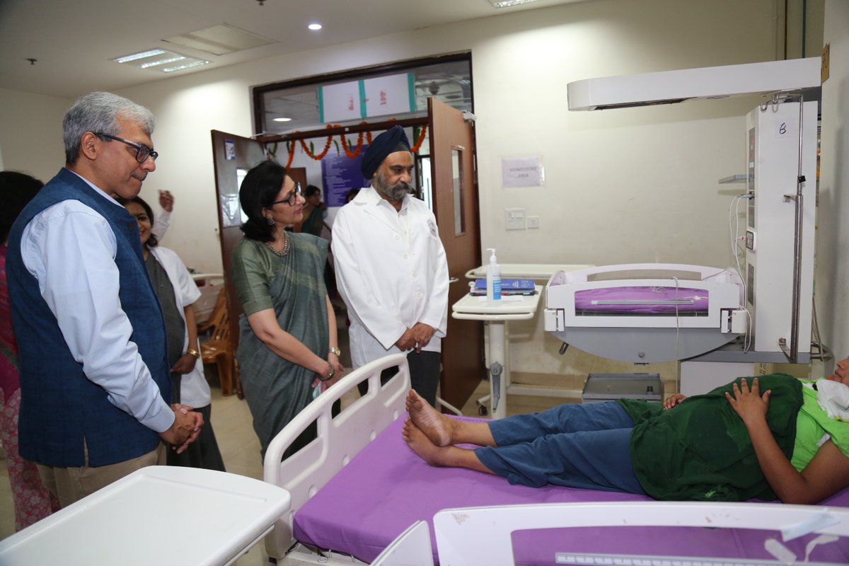 SJHDELHI's tweet photo. Mother-Newborn Intensive Care Unit for outborn babies inaugurated in Dept of Pediatrics, @SJHDELHI, by Dr Rajiv Bahl, Secy DG ICMR and Dr Vandana Talwar MS. This provides respectful care for mother baby dyad and first level 3 NICU to have mother's presence inside NICU 24X7. https://t.co/uWQhzBJaj8