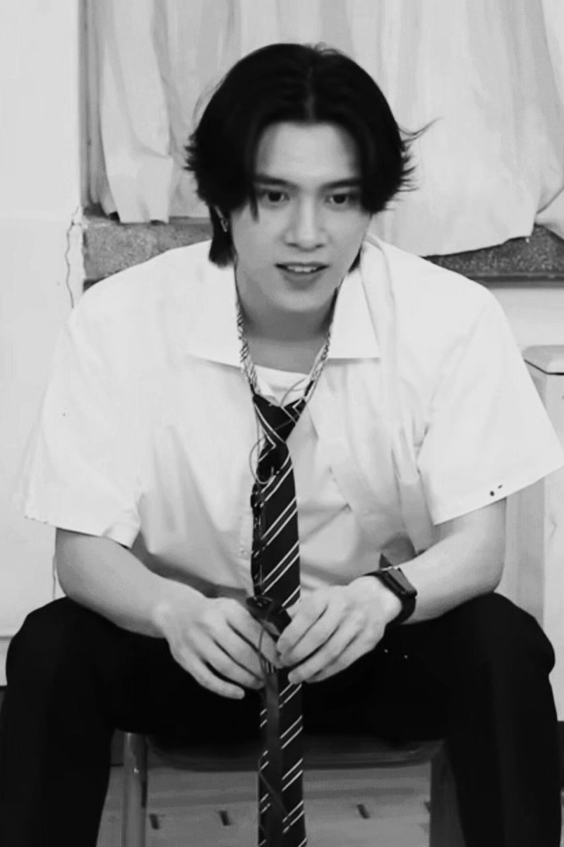 289film's tweet photo. ooh hendery is very attractive. https://t.co/LvOK6of0K9
