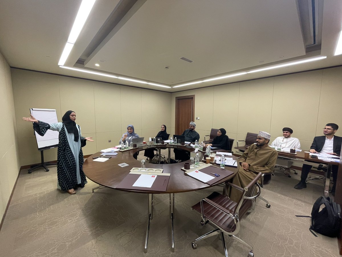 ختام برنامج تدريب المدربين (TOT) باللغة الإنجليزية لعدد من المشاركين من جهات متعددة. طبق المشاركون استراتيجيات التدريب من خلال تقديم ورش عمل مصغرة تم تقييمها من قبل مختصين من القطاع الأكاديمي. 

أبارك للجميع أدائهم المتميز و أشكر أعضاء  لجنة التقييم على مساهماتهم القيمة 🙏