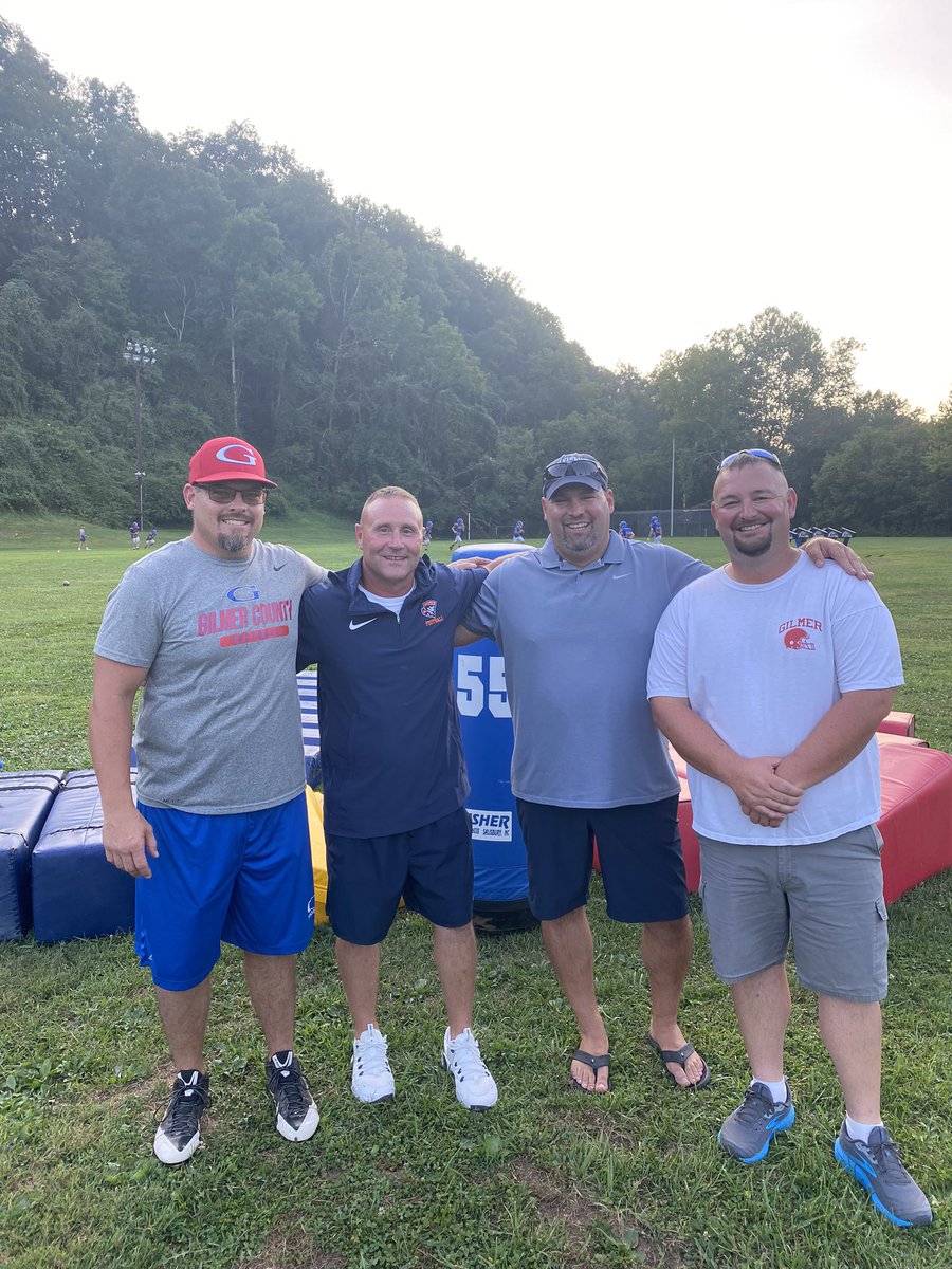 hhspioneersfb's tweet photo. Thank you to @GilmerAthletics for having up yesterday to talk to their program. It was great seeing these 3 guys.  This is what coaching ball is about!! https://t.co/XBxUWpsEOj