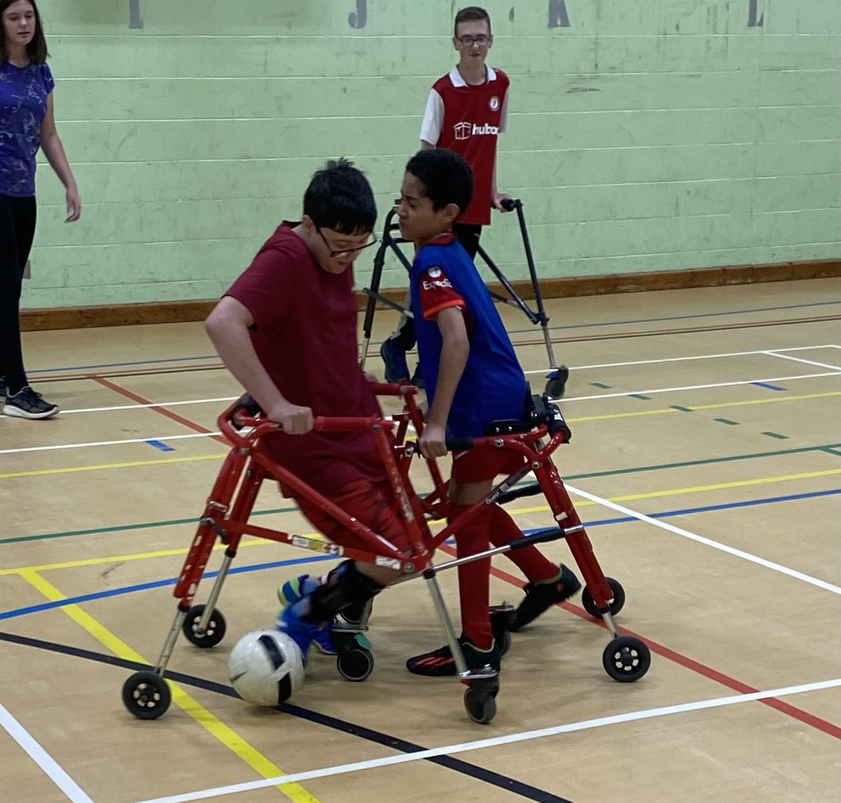 BristolFrame's tweet photo. Great session this morning at Merchants Academy Sport &amp; Fitness with the blues fighting back from 4-1 to draw 5-5 (seems like it’s 5-5 every week😂). Some really good football played and a hatrick for goal machine Freddy⚽️⚽️⚽️. @RobinsFound https://t.co/H4wCshT9mC