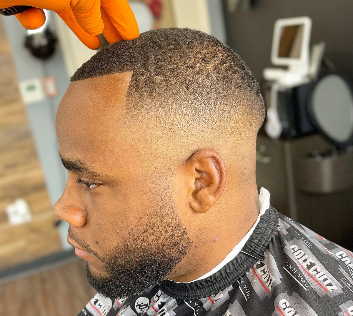 colecutzbrand's tweet image. Thank Allah for these hands 🤲🏽🫴🏽💈💯 #houstonbarber #barber #baldfade #haircut #twitterbarber