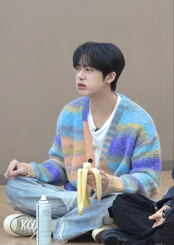 stoberwin's tweet photo. @mystrecals Selamat malam, semuanya. Kembali lagi kita bertemu di malam hari ini. Semoga kalian nggak bosan, ya. Sebelum memulai permainan, udah pada makan belum, nih? Coba pap abis atau lagi atau pengen makan apa malam ini? https://t.co/5nszGoe7MV