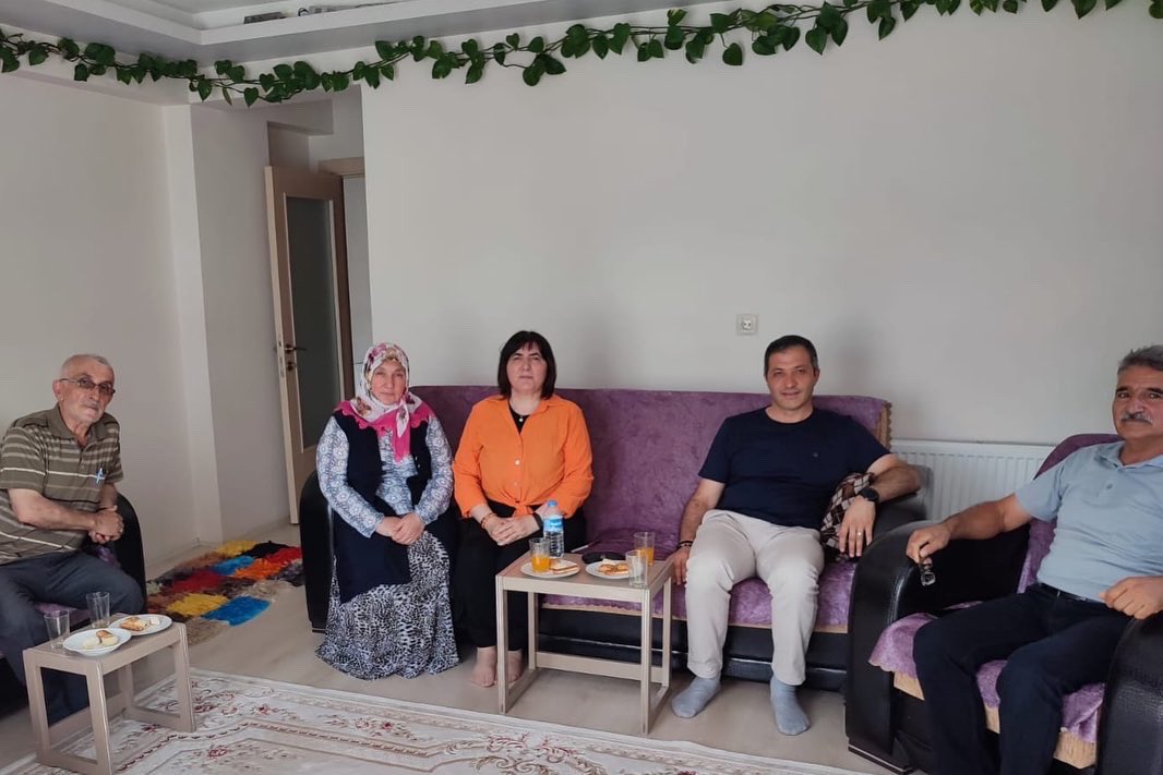 İlçe Başkanımız Ümit Sezer ile Merkez 7 Mahallesi’nde hane ziyareti, esnaf ziyareti ve STK ziyareti gerçekleştirdik. 
Merkez 7 Mahalle teşkilatımız ile ilçemizin geleceği hakkında istişarede bulunduk.