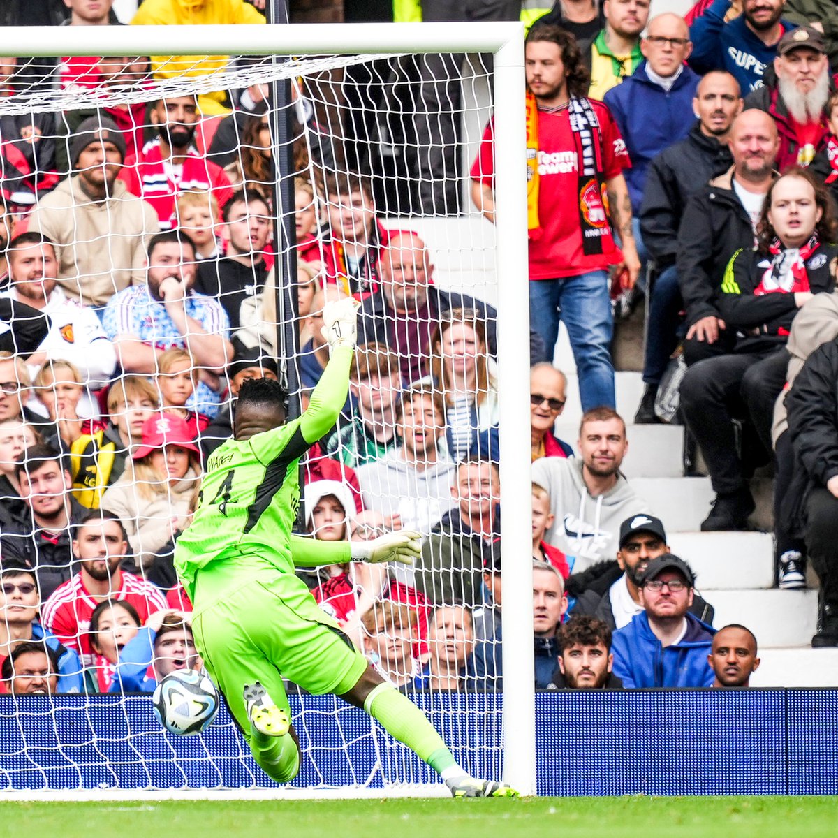 brfootball's tweet photo. André Onana is beaten from the halfway line after a Lens stunner 📸 https://t.co/b21QrFLQxt