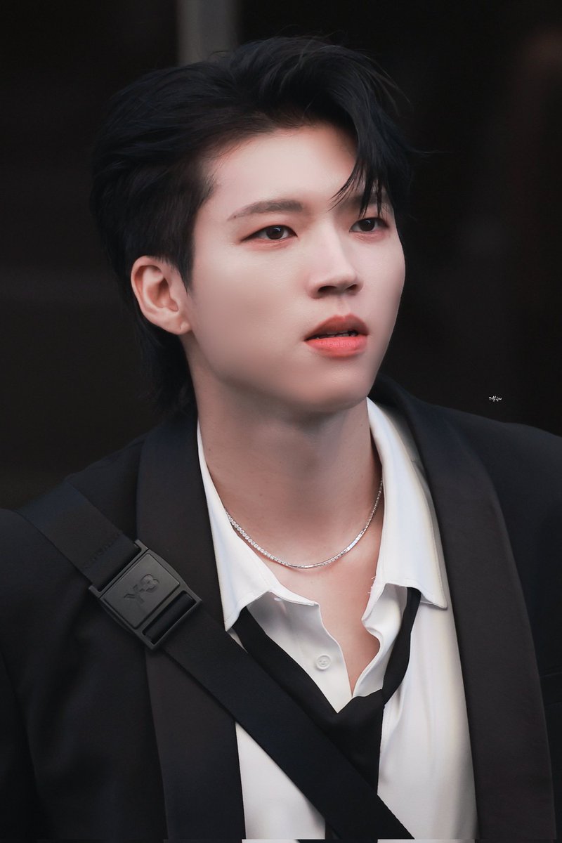 double__uu's tweet photo. 230804 뮤뱅 퇴근
아련아련ෆ
#남우현 #우현 #인피니트 #INFINITE
#WOOHYUN https://t.co/xoZ3D8m0EH