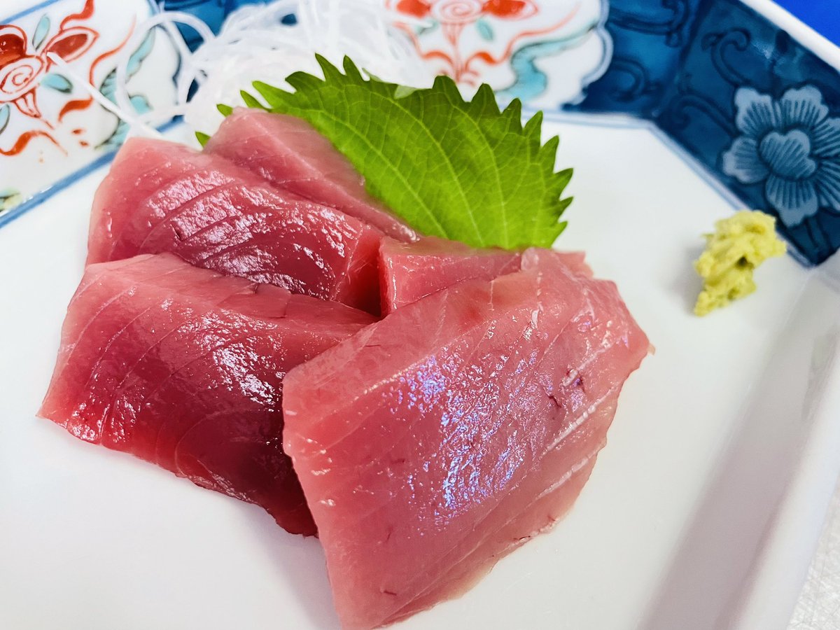 SATOInn's tweet photo. Dinner Tonight 

Sashimi 
- tuna, squid, sea pineapple, sea urchin 
Grilled horse mackerel
Fried egg plant 
Simmered chicken and root vegetables
Miso soup, wakame sea weed and potato

 All seafood from the local area 

#SatoInn #Iwate #Otsuchi #NamiitaBeach #Japan #FreshSeafood https://t.co/tjC0gTVHn5