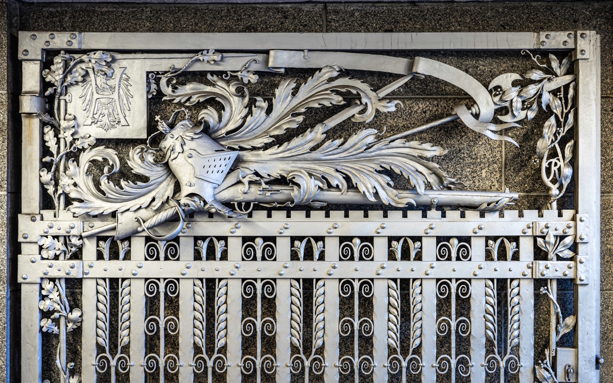 UbahnBLN's tweet image. U3 — Fehrbelliner Platz.
Arms of the house of Hohenzollern.