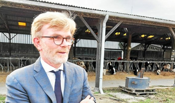 Marc Fesneau : "Les algues vertes, comme leur nom l'indique, sont un complot monté par Europe Écologie Les Verts pour dénigrer l'agriculture intensive."