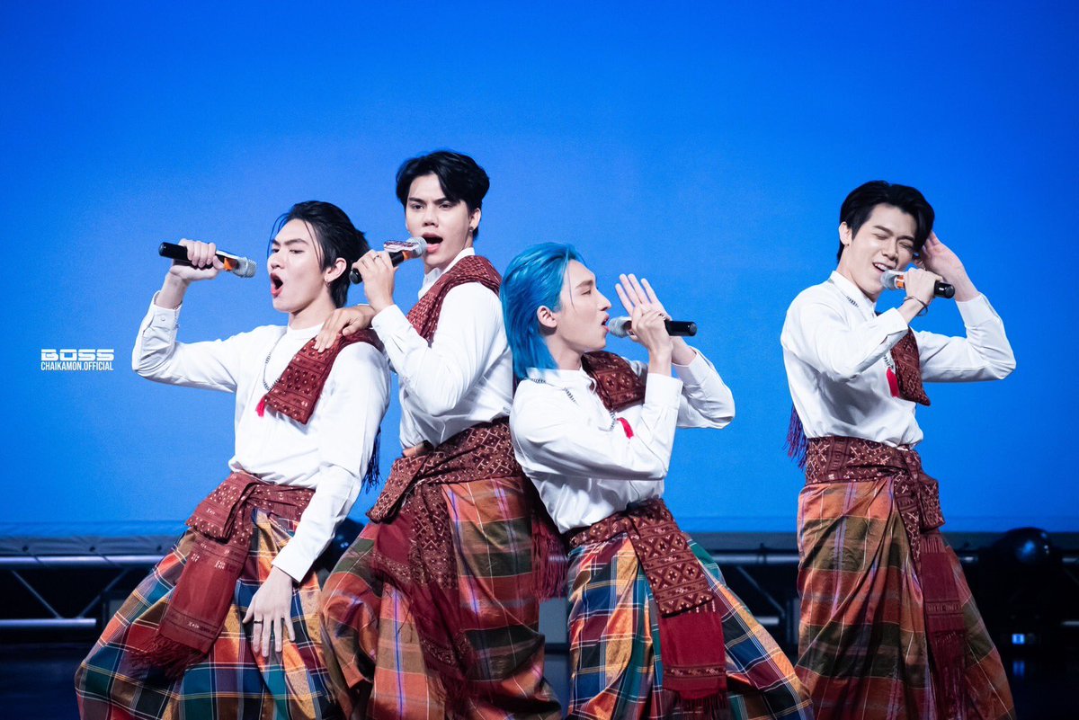 BossC_Official's tweet photo. ขอขอบคุณเด็กๆทั้ง 4 คนที่มาร่วมสร้างรอยยิ้มให้กับทุกคนกันไกลถึงภาคตะวันออกเฉียงเหนือในวันนี้นะครับ 💗😊

ขอบคุณพี่ๆแฟนคลับทั้งทีมหน้างานเเละทีมหน้าจอด้วยนะครับ 🙏

“เดินทางกลับบ้านกันดีๆนะครับ” 

Thank you Boss,Noeul,Fort,Peat for coming to Northeastern, and gave us a happiness and smile.💗😊

Thank you everyone for coming here and also who support from your place.🙏🏻

“Safe journey home”

BossNoeul in Korat

@Bossckm_ 
#LoveinTheAirMeetKorat
#Bosschaikamon #ShawtyBoss