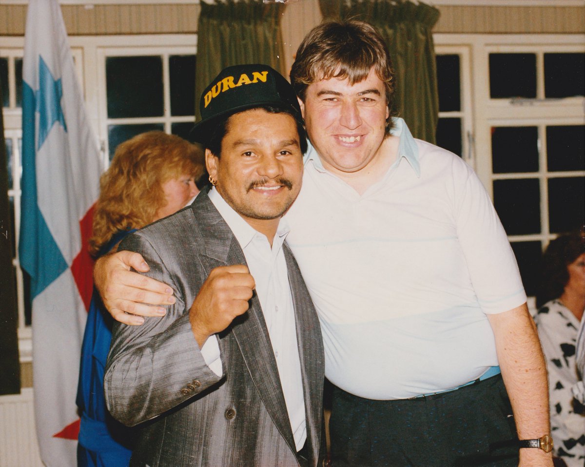 Ross_Hemsworth's tweet photo. It was such a great pleasure to meet and chat to the legend that is #RobertoDuran, back when I worked at World Sports Corporation in my boxing promotion days! Pic by #LawrenceLustig https://t.co/2ZNbJnsbJs