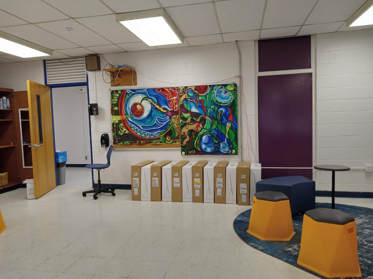 ArtTeacher2427's tweet image. 🔥What's this? The SparkLab in Chatham has computers! Woohoo! It's coming together🔥@WeAreSparkNC #OneChatham #OneAcademy #CCSDigitalLearning #BeTheOne #CCI