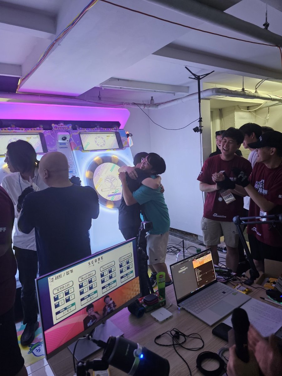 김다반 tweet media