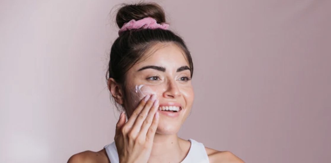 labluquekits's tweet photo. ¿Has probado la Doble Limpieza? Comienza con un limpiador a base de aceite para eliminar el maquillaje y luego usa un limpiador suave a base de agua 💧 

#Skincare #DobleLimpieza #SkinBot https://t.co/T8ZSD38R6g