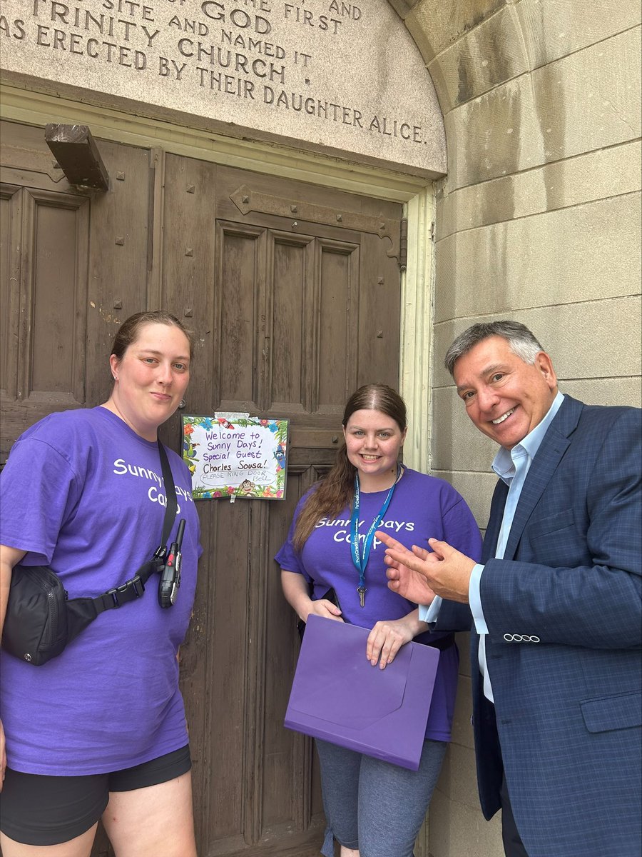 Thank you MP Charles Sousa @SousaCharles for meeting with us this week to see how Canada Summer Jobs supports Sunny Days! 

CSJ funding allows our campers to create memories, friendships, and life skills. 

#sunnydayscamp #sunnydayscamp2023 #canadasummerjobs #canadasummerjobs2023