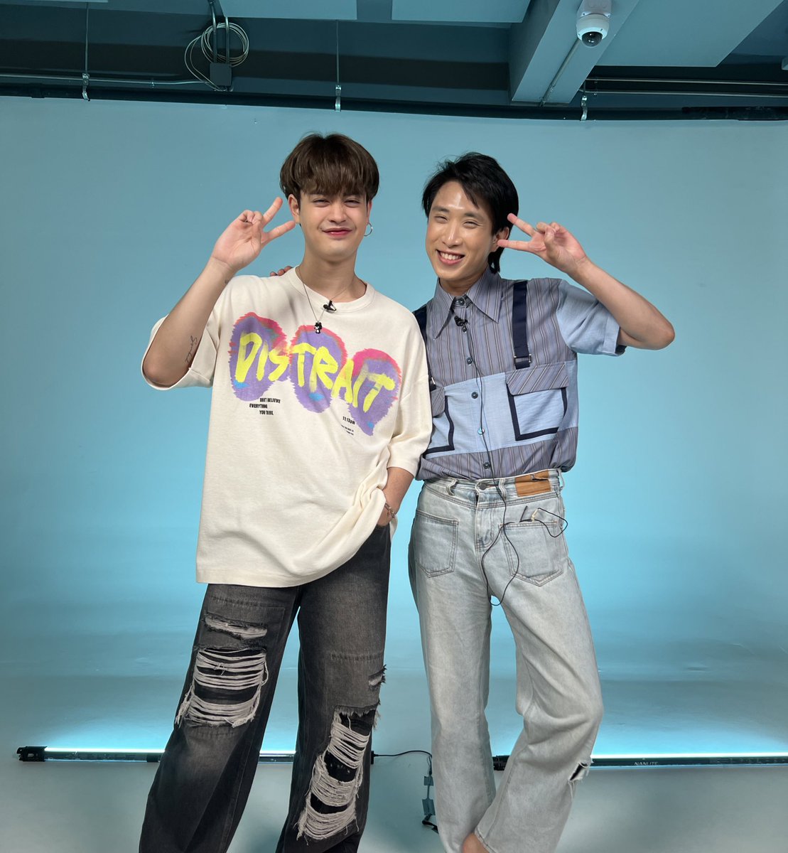 Pewiimar's tweet photo. ออนแล้ววววว #คำใบ้ทายเพลงxNiceATLAS เป็นอีก 1 EP ที่สนุกมาก และก็ต้องขอบคุณพี่ไนซ์มากๆน้าที่ตอบรับมาเป็นแขกรับเชิญให้โซเซฟ 

ดีใจมากๆที่ได้ทำงานด้วยกัน เทอเป็นคนเต็มที่กับการทำงานมากๆ บรรยาก��ศในกองคือสนุกมากจริง ไว้ถ้ามีโอกาส เดี๋ยวเราจะต้องได้เจอกันใหม่ เลิ้บเสมอ #NiceATLAS https://t.co/Zoro2AJvMT
