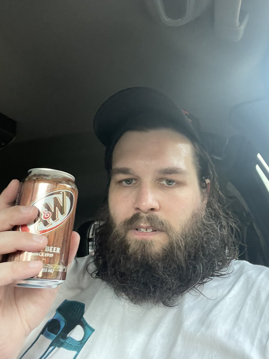 cooljasonmelton's tweet photo. Happy root beer Friday! Getting this in right before Friday ends. Been keeping my body about 50% sweat, 50% misc waters so I look shiny #rootbeerfriday https://t.co/hermaF2JtW