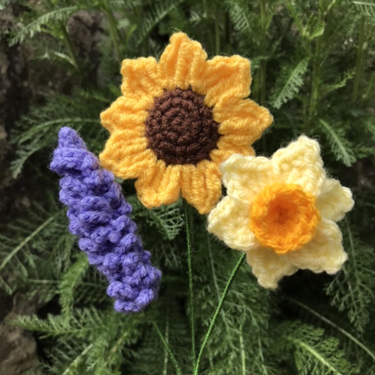 Crochet flowers are here! 🌻 #smallbuisness #shopindie #flowers #crochet ljhjewellery.co.uk/product/croche…