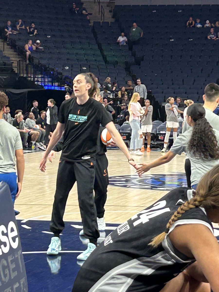 CurtisAskvig's tweet photo. Great seats to see the greatest! https://t.co/5S7yOJpZbI