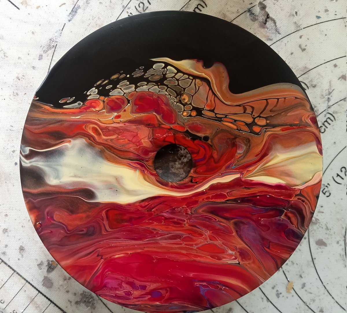kcfluidart's tweet image. Trying out new colour schemes. I love using old scratched CDs 💿 they&apos;re like mini paintings. 

 Have a great afternoon 😘

#art #ArtistOnTwitter #colourscheme #myhappyplace #SaturdayMotivation 
#newwork #Joy #Gratitude