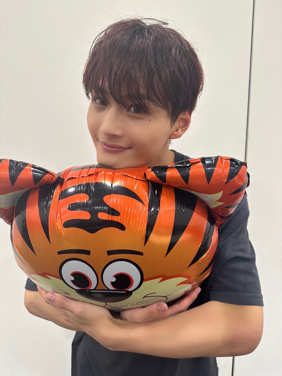 official_DXTEEN's tweet photo. [#寺尾香信]
20歳になりました〜！
(b｀>▽<´)-bｲｴｰｲ☆゛👏🏻👏🏻
そして、NICOもメンバーもみんな沢山の幸せありがとう〜！

#DXTEEN #TERAOKOSHIN https://t.co/6Or8g8oE1T