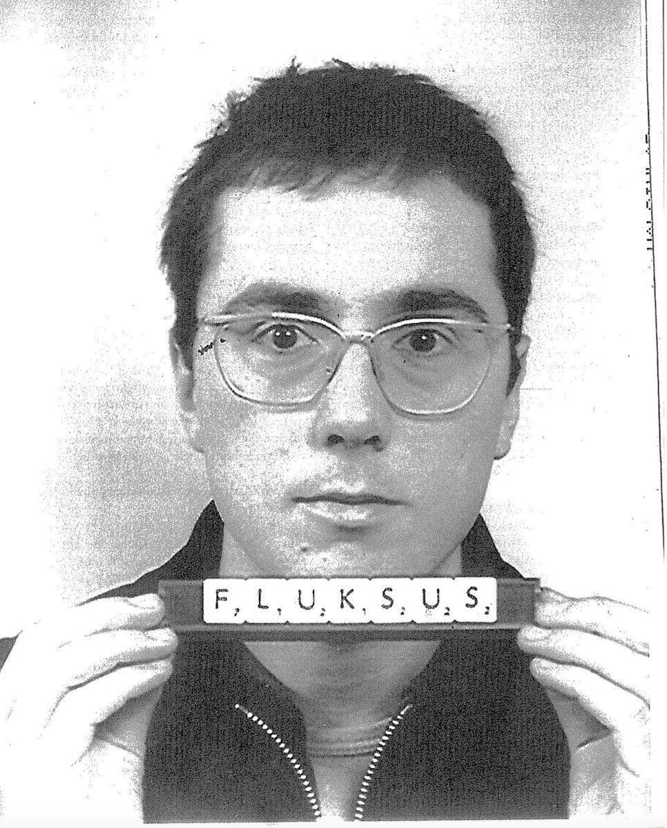 Türkiye’de ilk fanzin denince akla gelenlerden Mondo Trasho ve çarpıcı çizgi roman editlerinin yaratıcısı, yeraltı kültürünün taşıyıcısı, görsel sanatçı Esat Cavit Başak namıdiğer Nova Kozmikova’ya veda. Sevgiyle… 💔