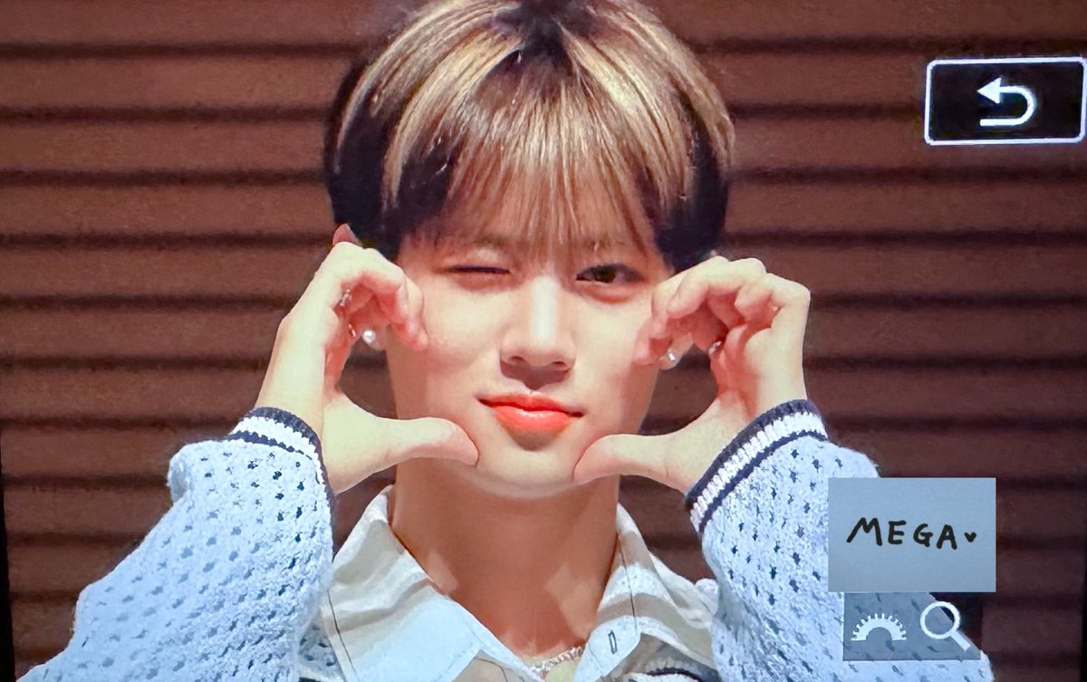 230805

오늘 좀 고양이?😽

#루네이트 #LUN8 #이안 #Ian #ルネイト #イアン