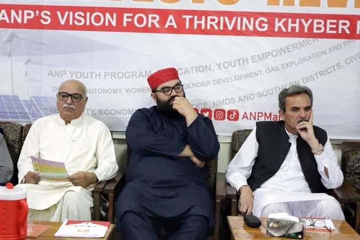 ali_tekadar's tweet photo. عام انتخابات کیلئے عوامی نیشنل پارٹی خیبرپختونخوا کے تمام نامزد امیدواران کا اجلاس باچاخان مرکز پشاور میں جاری۔ عوامی نیشنل پارٹی کے نامزد امیدوار صوبائی اسمبلی PK9محمدظاہر شاہ خان (رور جان) خطاب کررہے ہیں۔
#Vote4Laltain https://t.co/GOFOaRQpOZ