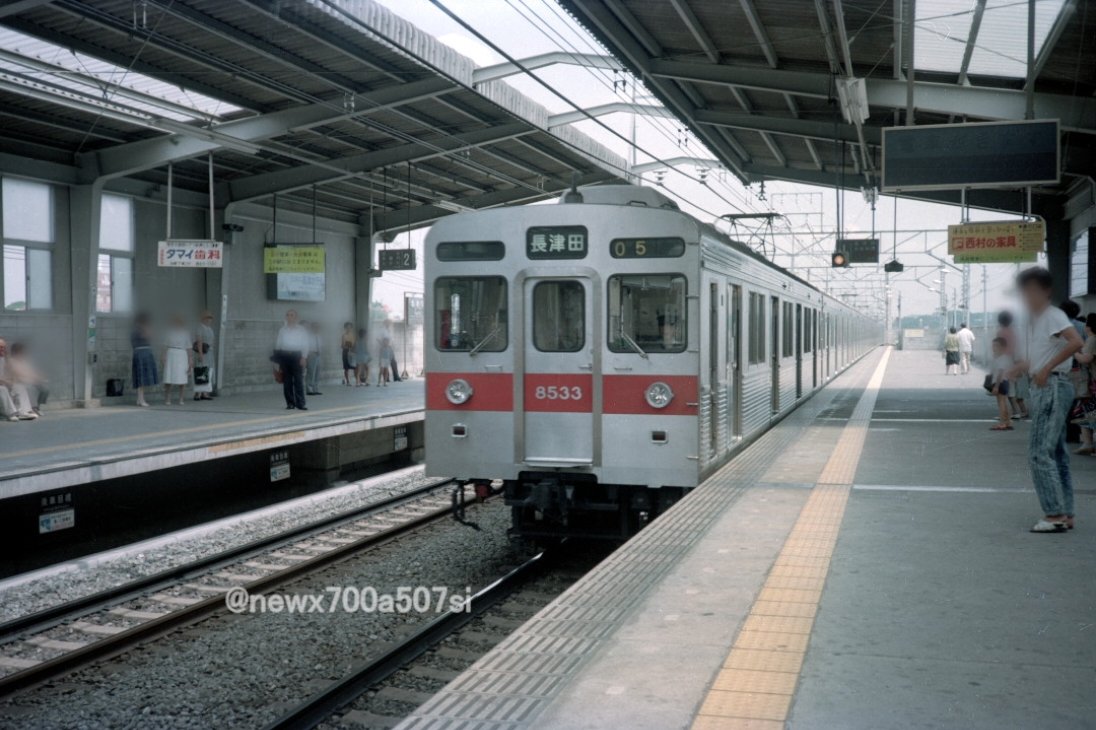 newx700a507si's tweet photo. 昭和の終わり頃の8500でも。どこの駅かと思ったら、高津ですか…
#8500系の日 https://t.co/77w2dRvVqa