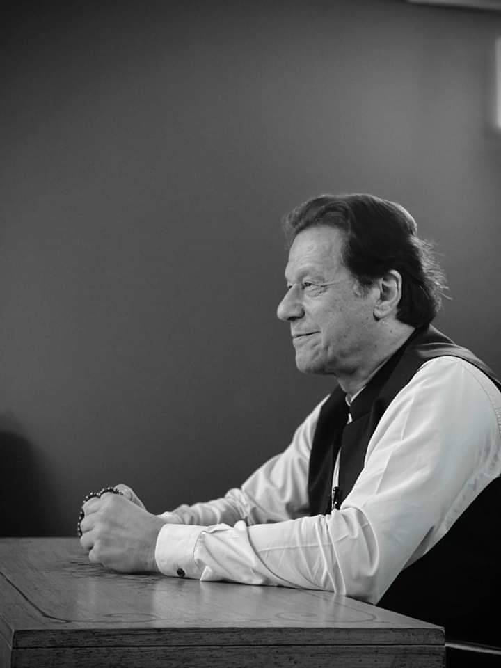چلی ہے رسم کہ کوئی سر اٹھا کر نہ چلے💔
#دلاور_کی_جانبداری_نامنظور
#ImranKhan