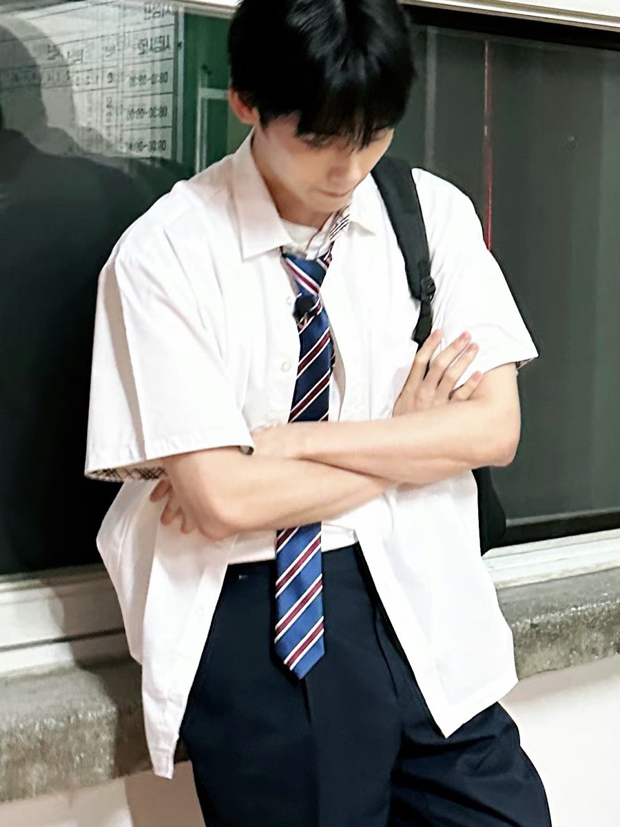 winwinhour's tweet photo. student winwin <3 https://t.co/AtrugOtali