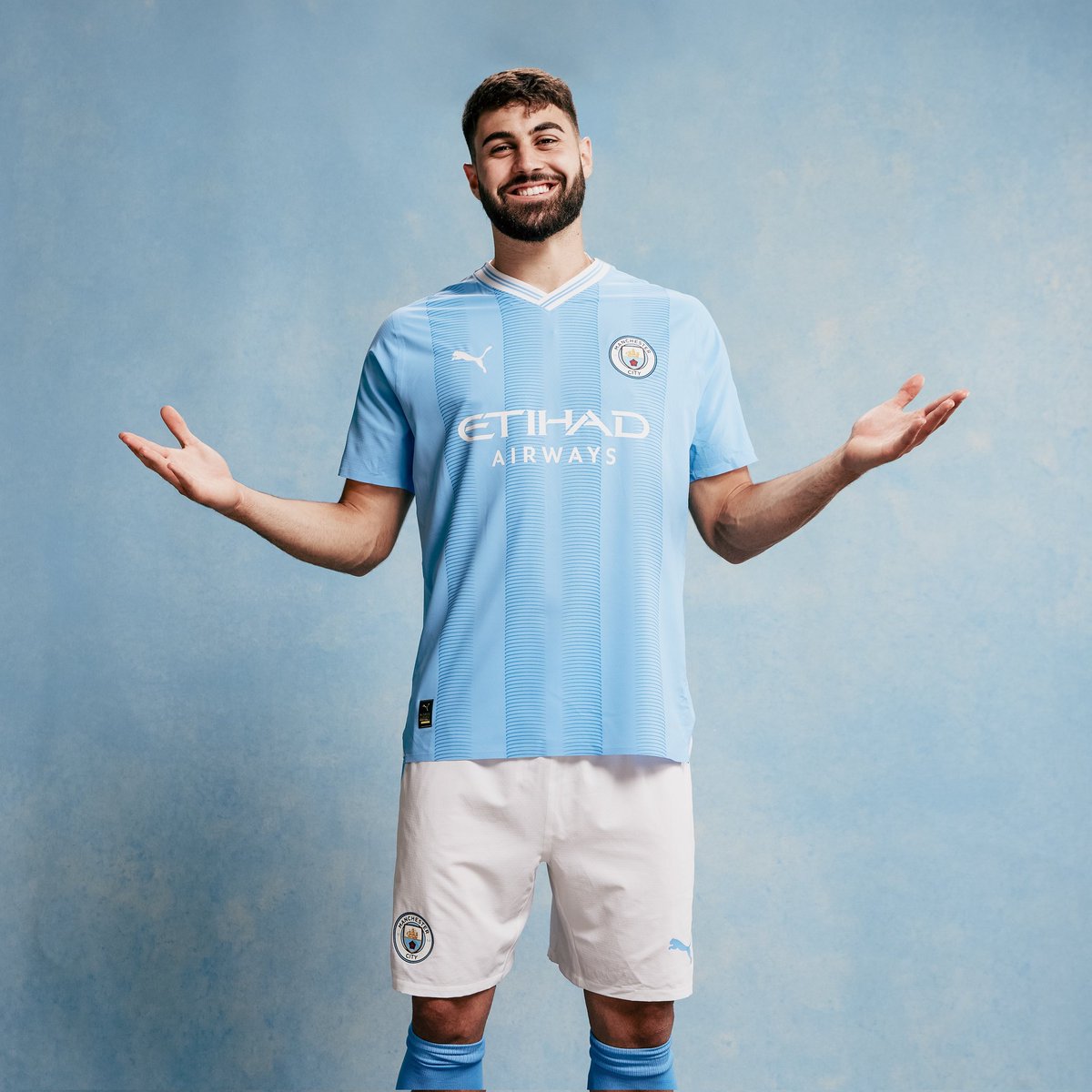 TransferOperat1's tweet photo. 🚨 Transfer Alert 🚨

✅️ IT'S DONE

Joško Gvardiol signed for Manchester City FC until 2028. Good luck in Manchester (England). ⚪️🔵

Age: 21
Nationality: Croatia 
Position: Defender 

#Transfers #MCFC #ManCity #ManchesterCity #PL #Gvardiol #JoskoGvardiol https://t.co/2eZnLWmK0Y