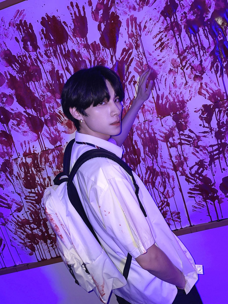 WayV_official's tweet photo. I have a backpack and it used to be white🫥🥲

#XIAOJUN #肖俊
#TheAbandonedSchool #废校惊魂
#WayV #WeiShenV #威神V https://t.co/vtznWMCh7Z
