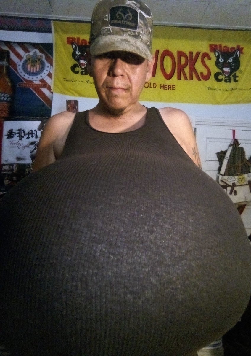 Beergut83's tweet photo. Takes talent to really pad up and blow up in a tank top....so manly.... where's my beer! https://t.co/x6yIdxSaip