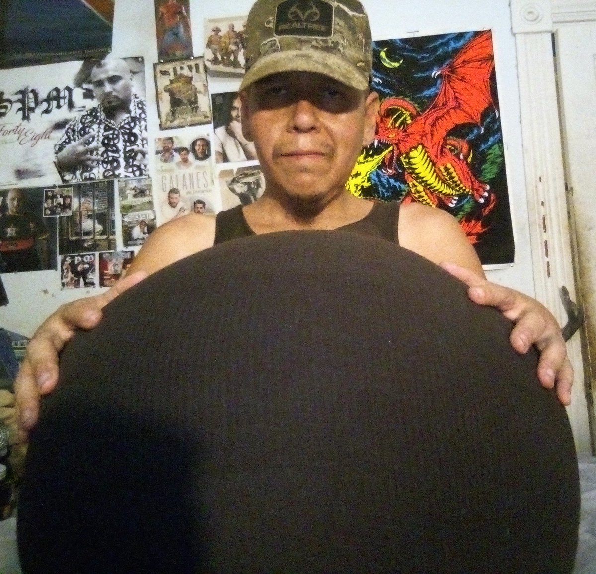 Beergut83's tweet photo. Takes talent to really pad up and blow up in a tank top....so manly.... where's my beer! https://t.co/x6yIdxSaip
